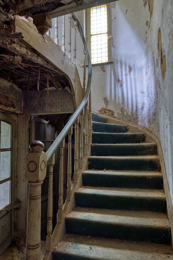 HDR manoir de l'avocat urbex decay verlaten villa lost place places abandoned explorer piano belgie belgique